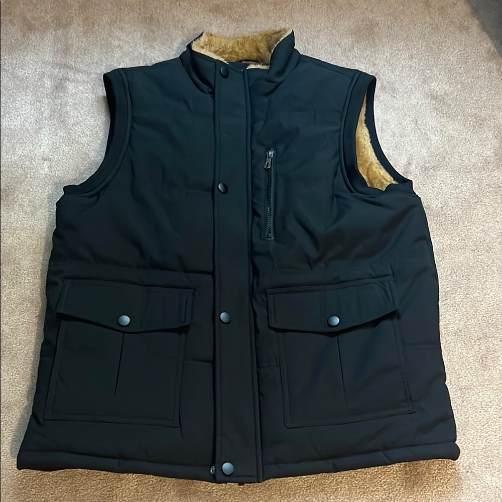 Black Fleece Lined Vest with lots of pockets and durable construction- Men’s M